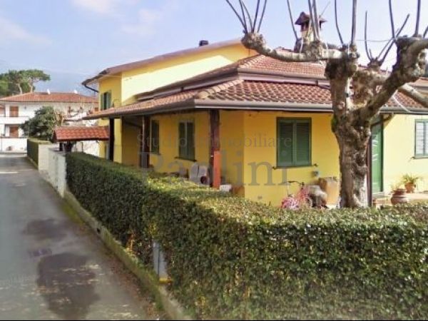 Riferimento V325 - Villa Singola in Affitto a Cinquale