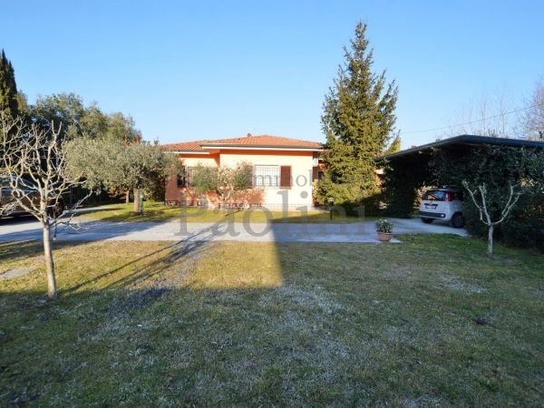Riferimento V371 - Villa Singola in Affitto a Poveromo