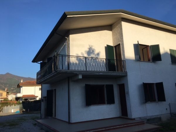 Riferimento V687 - Villa Bifamiliare in Vendita a Cinquale