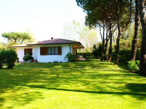 Riferimento V698 - Villa for Vendita in Cinquale